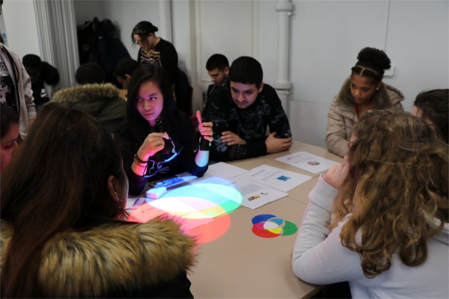 Ils ont aussi travaillé autour d'ateliers de physique